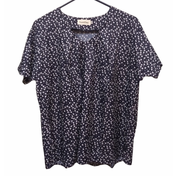 YuniOne all over heart print short sleeve top - Picture 1 of 5